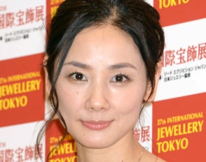 吉田羊 まだ結婚できない男 で ストア ニット巨乳