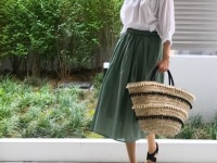 【全身ユニクロコーデvol.1】一枚でサマになる！　華やかトップスを使った残暑コーデ