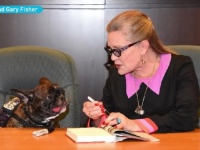 キャリー・フィッシャーの愛犬ギャリーは、飼い主亡き後どうなる？