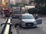 ニューヨークの路上で、子どもの喧嘩のように争う男２人がクレイジー！