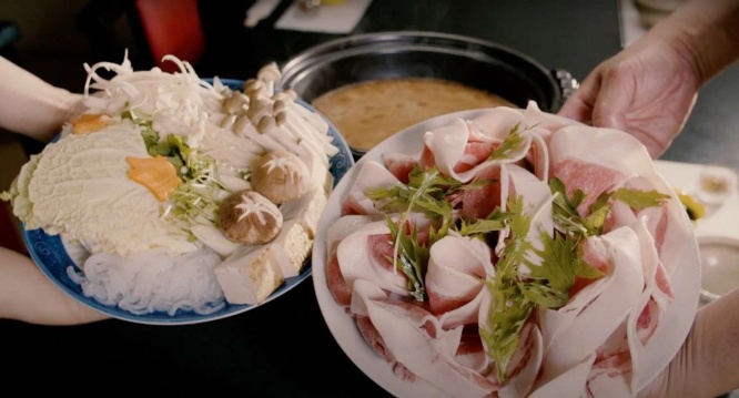 店主自ら味見して猪肉を厳選（画像は公式YouTubeのスクリーンショット）
