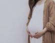 〝見るからに妊婦〟の私が満員電車に乗車。座ったばかりのキャリアウーマンが、吊り革で立つ私に...