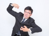 まわりをイラッとさせる“仕事ができない人”の特徴4つ