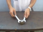 【ライフハック】南京錠の鍵を紛失したときに役に立つ裏技！（動画）