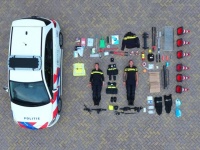 パトカーの中って何が入ってるの？オランダ警察がパトカーの中身を公開。開錠グッズからテディベアまで！