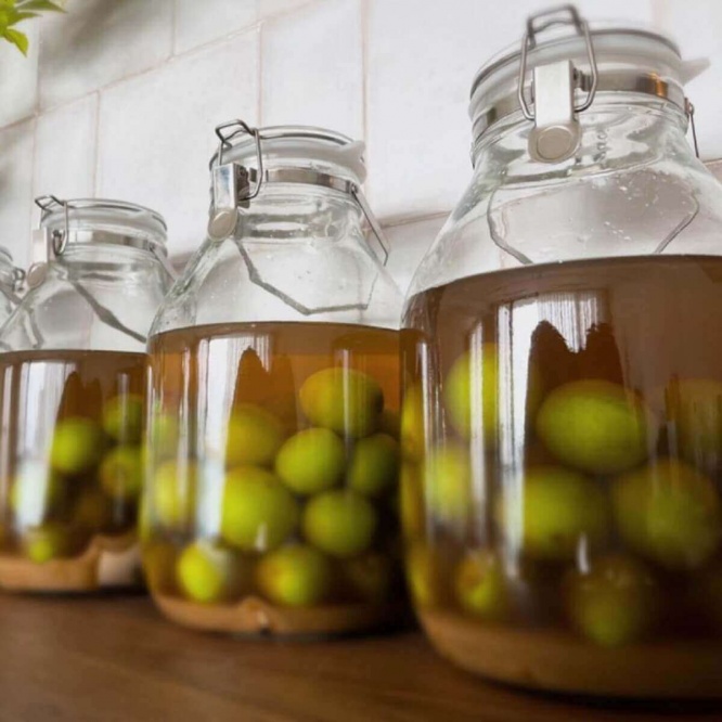 佐々木希 自家製の梅酒作りに賛否の声 きび砂糖は理解できない 1ページ目 デイリーニュースオンライン