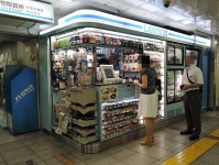 東京メトロ・秋葉原駅の「ローソンメトロス」1号店（編集部撮影）
