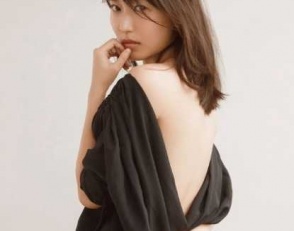 紺野あさ美、「背景がおかしい！」ブログに加工疑惑が浮上で騒然(1