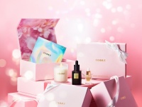 人気のマスク復刻。FEMMUE、「ホリデーコレクション 2022 」限定発売