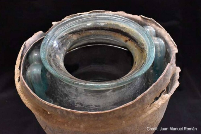 古代ローマ人の墓から2000年前の液体のワインが発見される