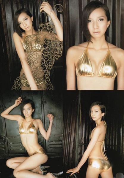 芹那、雰囲気異なる悩殺ビキニショットを公開！胸の谷間全開＆くびれ丸出しの美ボディに称賛の声続出