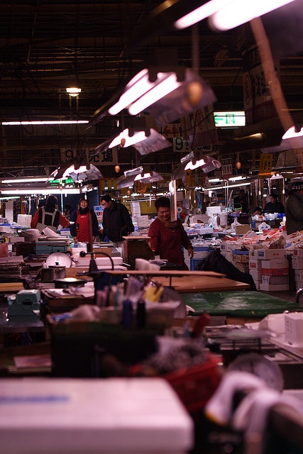 塩釜水産物仲卸市場（y_katsuuuさん撮影、Flickrより）