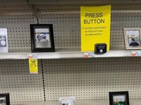 万引きが多発中のアメリカ。商品を棚に置かずに写真に変更する店も登場