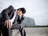 あなたの彼は大丈夫？　お金にルーズな男性の特徴4つ　「暇があれば●●する」