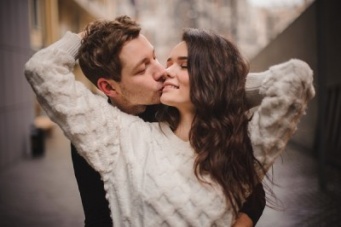 やん、とろけちゃう……！　胸がときめくキスは「強引に」or「優しく」？