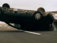 横転、スピン、爆発、炎上！ニュークスが再びデスロードでカーチェイス！！ニコラス・ホルト主演『アウトバーン』本編映像がマッドマックスすぎる