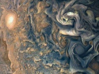 太陽に浮かぶはてなマーク、星の誕生など、最高にクールな7枚の宇宙の画像