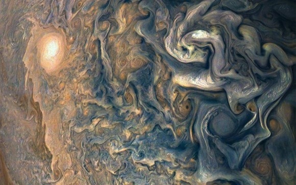 太陽に浮かぶはてなマーク、星の誕生など、最高にクールな7枚の宇宙の画像
