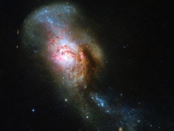 ハッブル宇宙望遠鏡がとらえた銀河同士の衝突がわかる６枚の画像