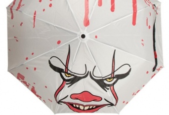 梅雨時に人を寄せ付けたくない？ならばこれだ。映画「IT」の殺人ピエロ、ペニー・ワイズのヤバい傘が販売中