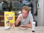 マジか！？　洗顔フォームを食べる大学生がいた！