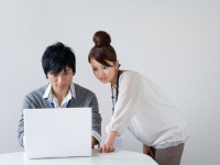 恋しても大丈夫？新入社員が「社内恋愛」を始める前に確認したいこと3つ