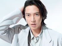 【山下智久】出演！　『Straine』新CM＆メイキング公開！！　山下「気持ちよく歩かせていただきました」