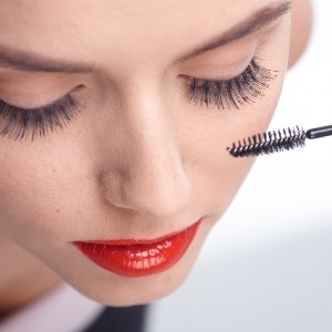 【婚活コスメ】色っぽい目元と艶っぽい唇