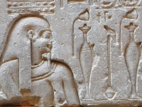 3200年前のエジプトの石板には労働者の「仕事をサボる言い訳」が記されていた