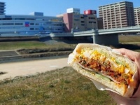 味の想像がつかない...！　キムチ専門店の「キムチサンド」が気になりすぎる