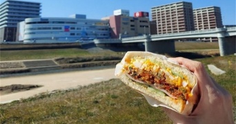 味の想像がつかない...！　キムチ専門店の「キムチサンド」が気になりすぎる