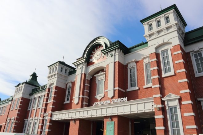 渋沢栄一の坐像がある深谷駅