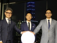 東京タワーが東通グループカラーにライトアップ！　地方都市への事業展開を発表