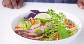 ツルツルっとしたのど越しの良さがたまらない！レッドカレーヌードルの作り方