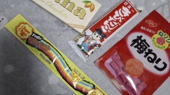 「これで5380円なのやばい」　板チョコ、梅ねり、日本一きびだんご...身近な駄菓子並ぶ写真に671万インプ