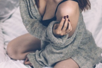 隙ありすぎ。男性に「落とせそう」と思われる女性の特徴6つ