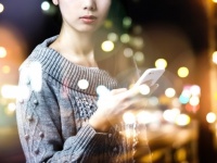 【働く女性のマインド調査】疲れても、イラッとしても、SNS閲覧はやめられない!?