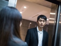 ひいっ……！　エレベーターで「一緒になりたくない男性」の特徴5つ