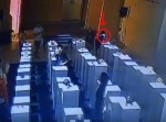 現代アートの展覧会で写真を撮ろうとしたら⇒自撮りの代償が“◯◯◯◯万円”に…