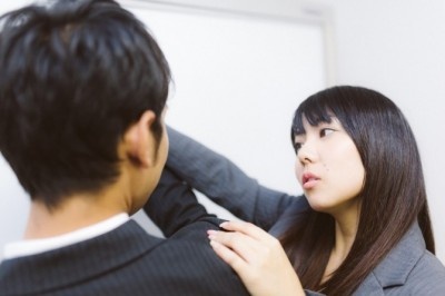 ここまでOK！　ギリギリ許す女性からの「ボディタッチ」・6つ