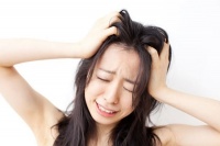 社会人女性必見! ストレスで引き起こされる【頭皮の臭い】原因と対処法６つ