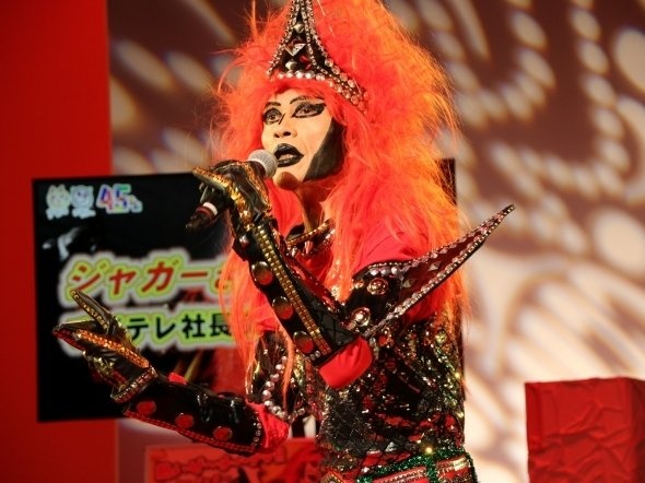 新曲を歌い上げるジャガーさん（以下、Jタウンネット撮影）