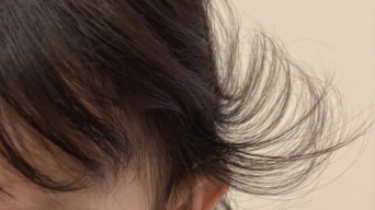 癖っ毛の1歳娘に話しかけてきたおばちゃん「くるんとなってるね」　→その後の発言に1.2万人がほっこり