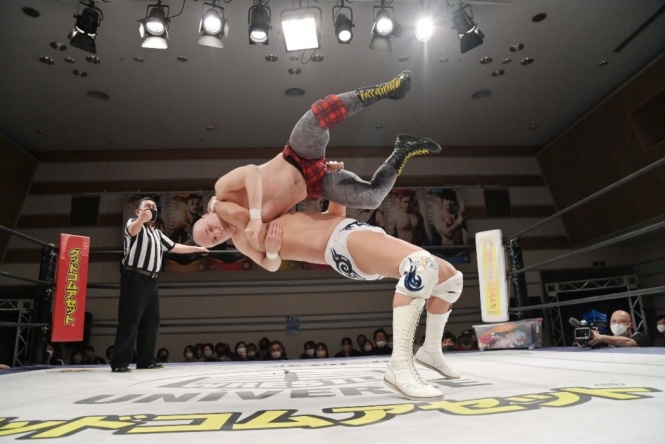 エクスプロイダーを決める秋山準