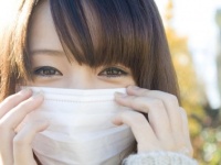 やん、見ないで……！　半数以上の女子が「○○隠し」のためにマスクを着用