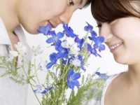 キスをする「前」or「後」では、どっちのほうがドキドキするの？「前：●％」