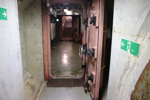 下水道側から二重の扉を見たところ