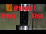 また耐久実験…　iPhone7を油圧プレス機にかけてみた結果→
