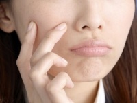 周りの人にチェックされてるかも!?　年齢を感じる“シワ・たるみ・肌の状態”