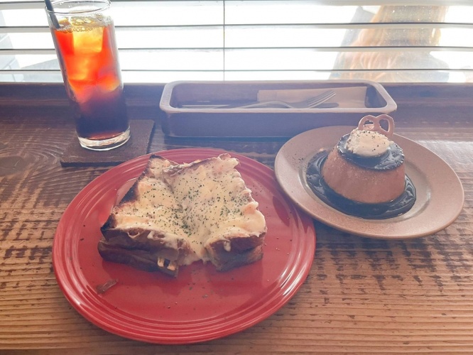落ち着く空間とハンドドリップコーヒー、絶品メニューで癒しの時間を♪大阪の人気カフェ「Whitebird coffee stand」